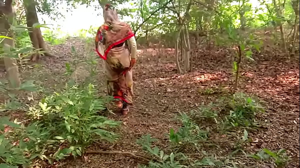 Malam Natal Paling Hot Di Hutan Dengan Desi Radhika