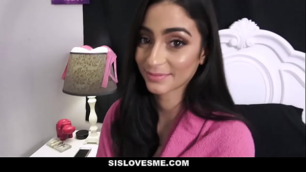 Kakak Tiriku Yang Nakal: Jasmine Vega Dibayar Untuk Mengisap Kontolku