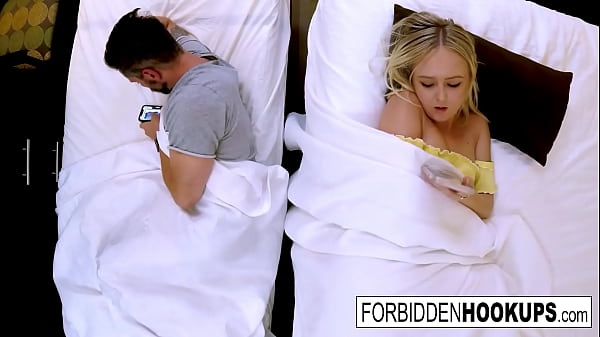 Gadis Seksi Berahi Bercinta Liar Dengan Saudara Tiri Terlarang!