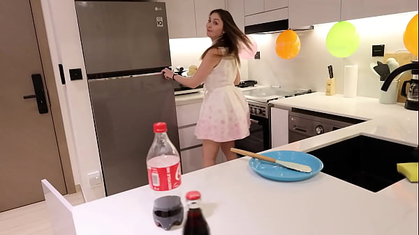 Aku Menggoyang Ibu Temanku Di Dapur Usai Pesta Ulang Tahun Putranya