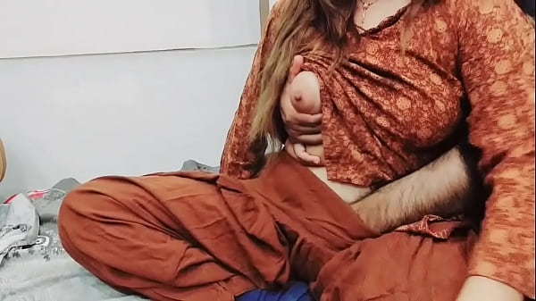 Ibu Tiri Pakistan Nungging Dihardik Sambil Potong Sayur Dengan Suara Hindi Yang Menggoda