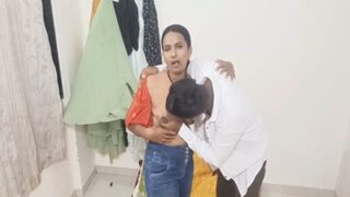 Bhabhi Panas Merekam Adegan Mesra Dengan Devar Yang Tak Tahan Gairah