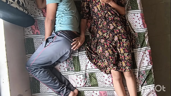 Desi Bhabhi Shivani Menggoda Devar Yang Tertidur Lalu Menungganginya Dalam Pose Amazon Yang Liar.