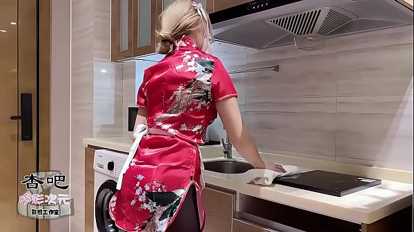 中华娘cos太骚了，老子直接冲上去干一发。
