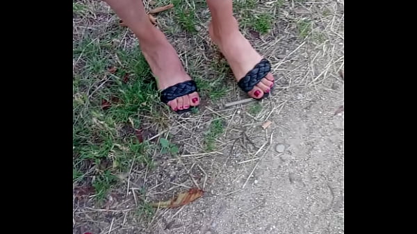 Ibu-ibu Arab Pelacur Dengan Jari Kaki Seksi Dan Hak Tinggi Yang Bikin Ngilu.