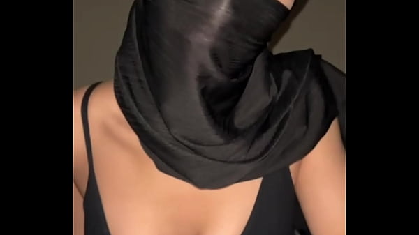 Arab, Muslim, Hijabo: Tits Gede Bikin Nafsu