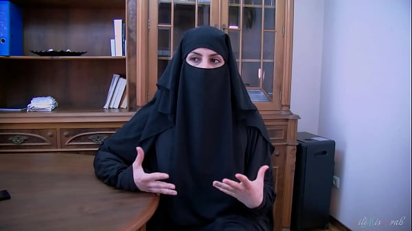 Kesepakatan Abad Ini Ditutup Dengan Ciuman Panas Dari Pelacur Berjilbab Arab – Lilimissarab