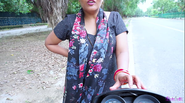 Bhabhi Mesum India Melayani Klien Di Pinggir Jalan, Dientot Keras Doggy Style Dengan Suara Senggama Hindi