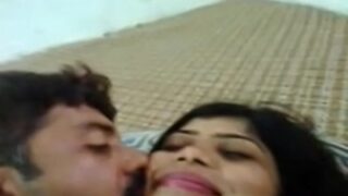 Bule Desa, Si Bihari Ngewe Adik Temennya Di Kebun.