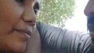 Eksekutif It Tamil Ngewe Mulut Pacar Di Taman, Crot Di Mulut.