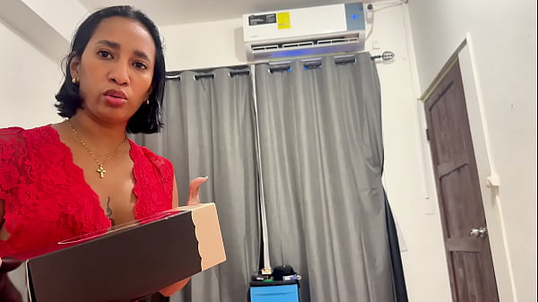 Ibu Tiri Montok Leyne Rodriguez Macet Dan Digenjot Habis-habisan Sama Anak Tiri Yang Lagi Horny.