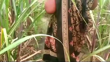 Ibu Tiri Dan Anak Tiri Ngentot Di Pinggir Sawah Kampung.