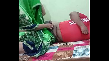 Desi Indian Couple Ngewe Panas Di Kamar, Crot Sampe Basah Kena Seprai.