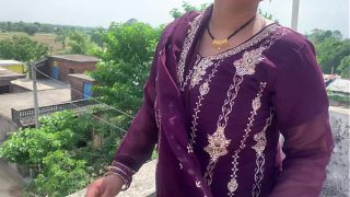 Bhojpuri Desi Bhabhi Bikini Mein Apni Gilli Chut Aur Badan Ka Maza Diya, Hindi Audio Mein Chudai Ka Maza.