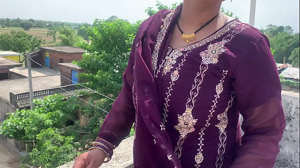Bhojpuri Desi Bhabhi Bikini Mein Apni Gilli Chut Aur Badan Ka Maza Diya, Hindi Audio Mein Chudai Ka Maza.