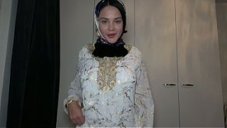Pov – Ngencengin Adek Tiri Muslimah Berjilbab, Romantis Tapi Bejat