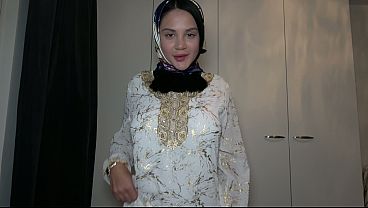 Pov – Ngencengin Adek Tiri Muslimah Berjilbab, Romantis Tapi Bejat