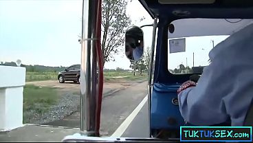 Ibu-ibu Thailand Amatir Digetok Di Pinggir Jalan, Langsung Dibawa Muter Buat Main-main.