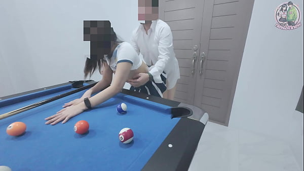Cewek Thai Manjat Meja Biliar, Langsung Digenjot Keras Sampe Meraung!