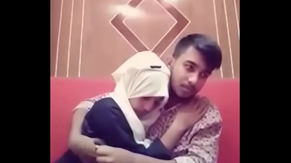 Desi Cewek Cowok Ciuman Panas Di Hotel, Bibir Nempel, Badan Merapat.