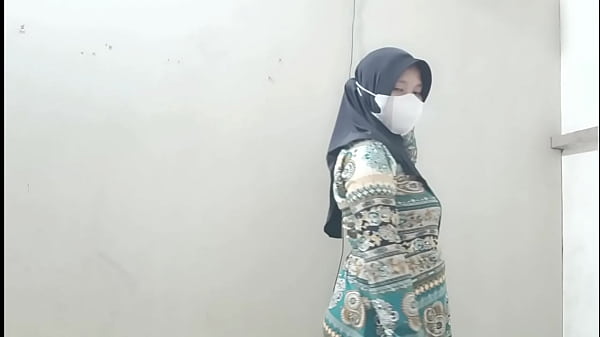 Ngentotin Istri Tetangga Pas Suaminya Cabut Ke Kantor, Nikmatin Lubang Basahnya.