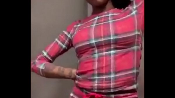 Tante Asian Doll Goyangin Pantat Montoknya Di Ig Live Sambil Nyanyi Lagu Baru, Gerakan Mulutnya Bikin Makin Panas.