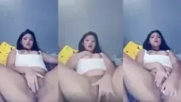 Cewek Cantik Lagi Mainin Sendiri Di Rumah, Basah Kuyup Penuh Nafsu.