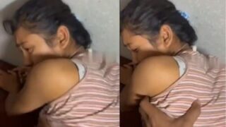 Gadis Biker Silchar Ngerengek Keras Di Video Seks Viral Ini.