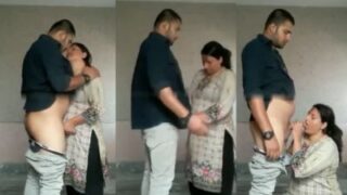Istri Selingkuh Ngentot Mulut Sama Selingkuhan Di Luar, Crot Di Mulut