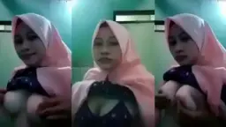 Jilbab Dibuka, Toket Montok Siap Disantap.