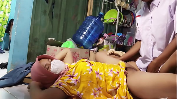 Ajak Ngentot Sama Ibu Tiri Pas Mau Berangkat Sekolah, Bikin Makin Panas