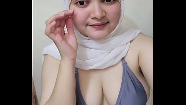 Hari-hari Pertama Goyang Twerk Pakai Hijab, Bikin Makin Panas Dan Bikin Ngilu.