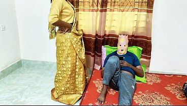Desi Bhabhi Saree Sobek, Suami Ngentot Di Ranjang.