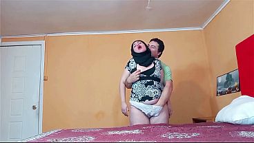 Wanita Berhijab Digoblok Gaya Doggy
