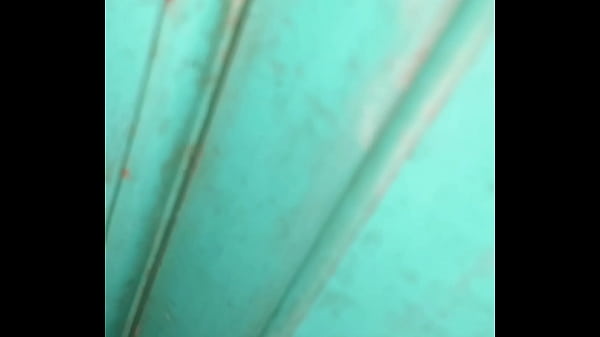 Ngintipin Istri Tetangga Kos Yang Sengaja Buka Pintu Pas Suami Pergi Kerja, Malah Diajak Mainin Memek Sampe Puas.