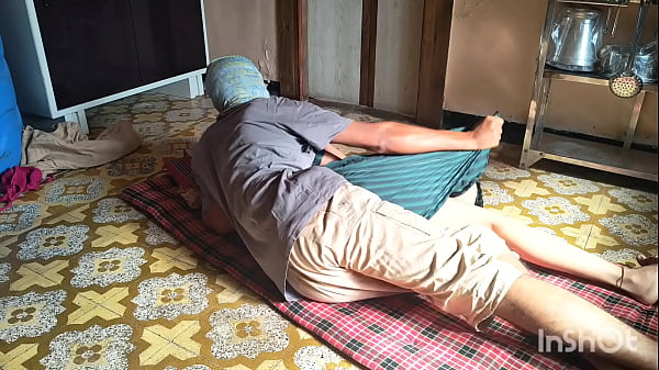 Ngencengin Adik Tiri Manisku Di Dapur, Sambil Mainin Teteknya Yang Montok.