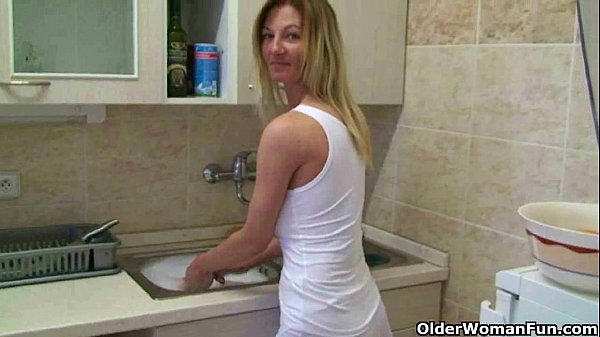 Ibu Bikin Video Coli Di Rumah, Bikin Ngilu
