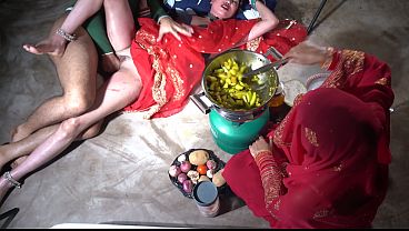 Bokep Ibu Tiri India Desi Ngentot Di Dapur Sambil Dirty Talk Bahasa Hindi, Nafsu Bercinta Bikin Makin Basah