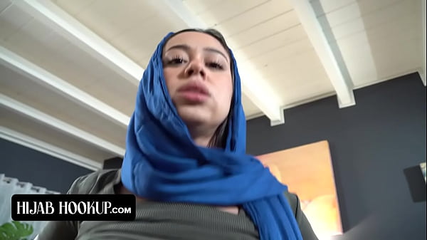 Nakal Arab, Ngen*otin Kontol Kakak Tirinya Biar Dia Bisa Menyembunyikan Rahasia Dari Orang Tua Tiri Yang Galak