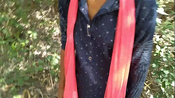 Desi Cewek Lagi Digenjot Pacar Di Luar, Gaya Doggy Keras Banget Bikin Makin Liar