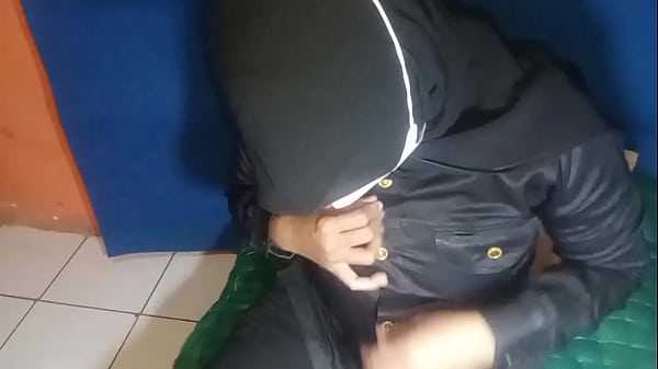 Satpam Cewek Sange Colmek Sampe Muncrat Becek, Ngacengin Abis!