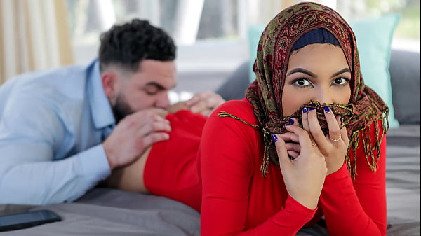 Langkah Kakak Tiri Ngajarin Adik Hijabnya Hal-hal Panas Sebelum Nikah – Hijab Ngeseks