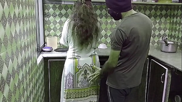Bini Orang Lagi Sibuk Masak Di Dapur, Tiba-tiba Digrepe-grepe Dari Belakang, Suara Desahan Dan Gerakan Nafsu Bikin Dapur Makin Panas.