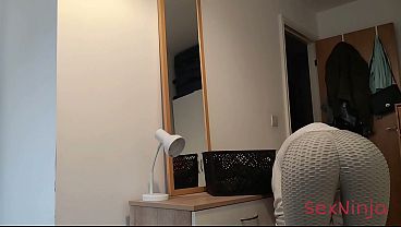 Sengaja Pamer Kontol Tegang Ke Ibu Tiri, Bikin Dia Ngiler Lihat.