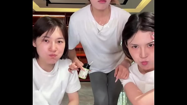 Cô Nàng Lùn Tàu Khựa Dâm đãng, Mê Trai Múa Cột Cực Phê