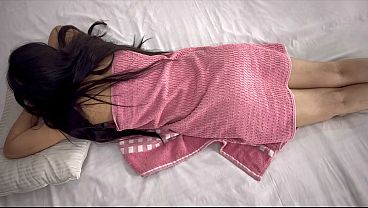 Nri Cewek Dibejek Bokongnya Sama Pelayan, Terus Ditusuk Memek Sambil Bokong Gede Digoyang.