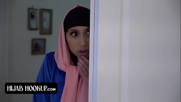 Penasaran Sama Bokep Cantik Berhijab Yang Pantatnya Mantap, Memeknya Yang Sempit Digenjot Sama Instruktur Horny