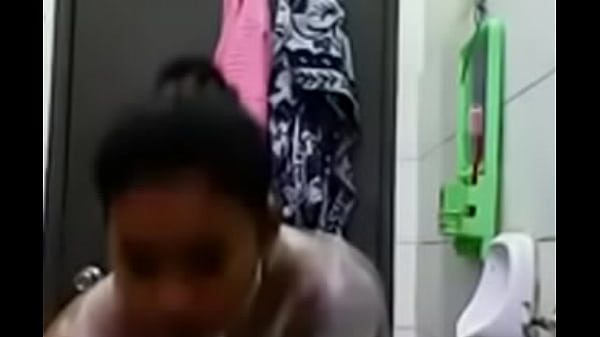 Narsis Abis, Crot Lu Pada Liatin Sendiri Di Kaca Sambil Ngeloyor