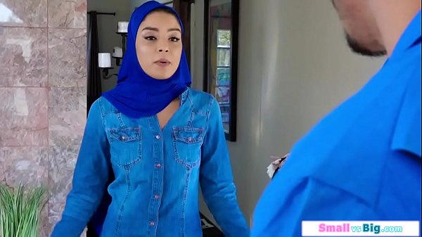 Gadis Arab Belia Digebrak Dua Pria Kekar