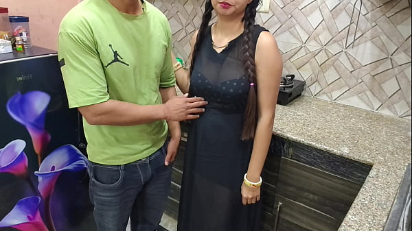 Bokep India, Bhabhi Kesepian Digebukin Sama Adik Ipar Di Dapur, Crot Di Mana-mana.